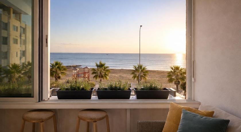Mackenzie Beachfront Panorama