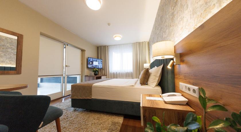 Superior szoba kétszemélyes ággyal - erkéllyel (Superior Double Room with Balcony) fotója 0