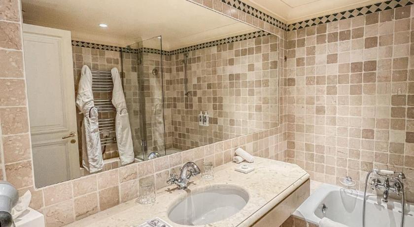 Immagine di Junior Suite con Balcone e Vista Mare Completa (Junior Suite with Balcony and Full Sea View) 7