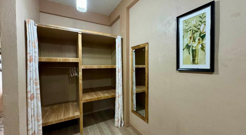 Image of Family Room 6
