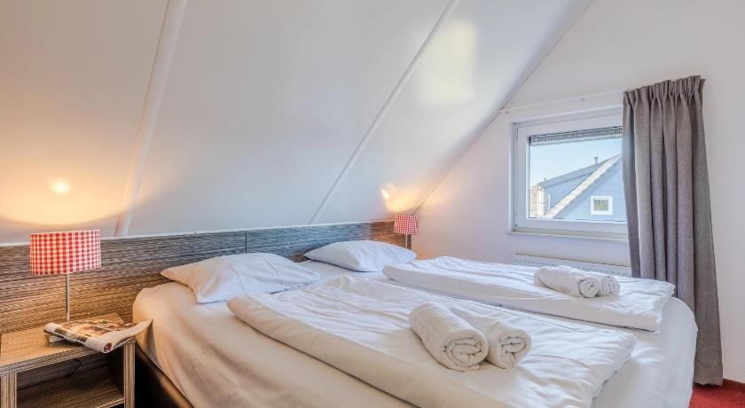 Image of Eight-Bedroom Chalet 12