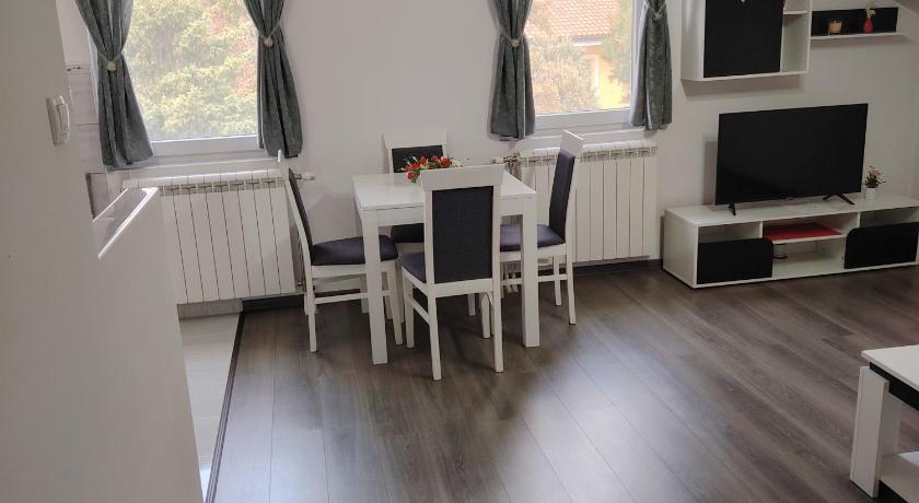 Elena Airport Apartments