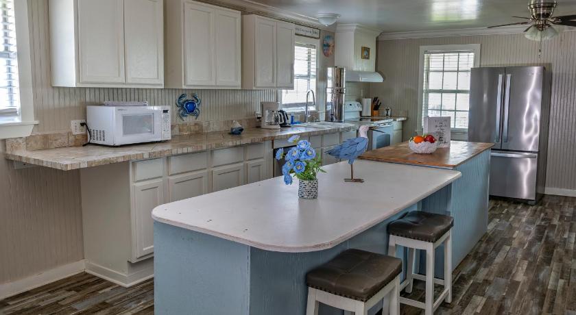 Blue Dolphin Inn and Cottages