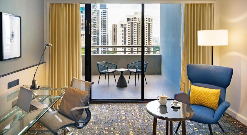Image of 1 King Premium Club Balcony 5