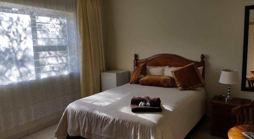 Image of Family Room (2 Adults + 2 Children) 3