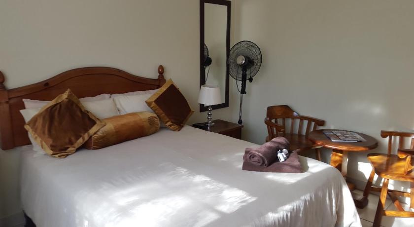 Image of Family Room (2 Adults + 2 Children) 7