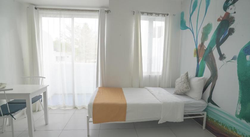 Image of Deluxe Twin 7