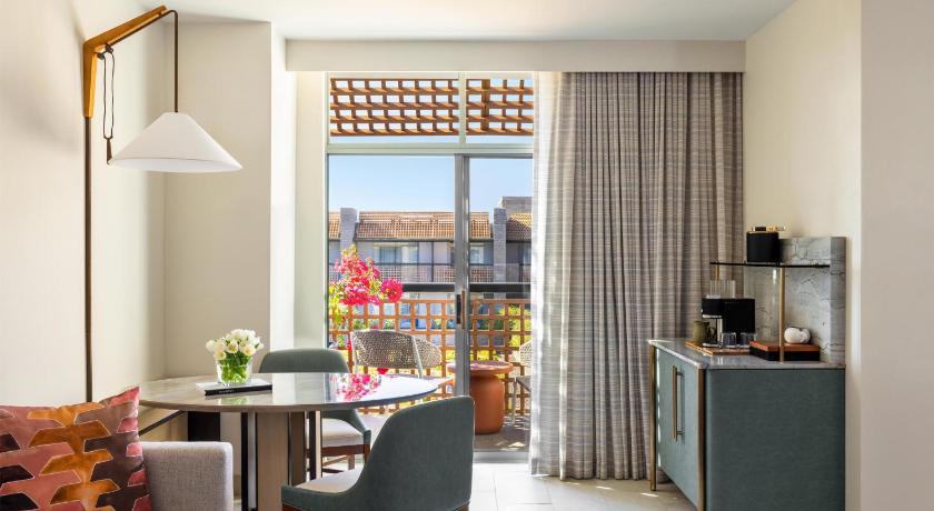 Image of Palm Suite 6