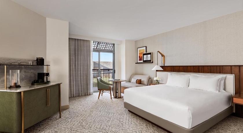 Image of 1 King Bed 3