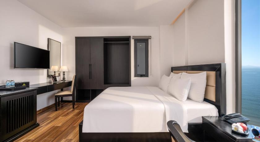 Image of Deluxe Double or Twin Room with City View 9