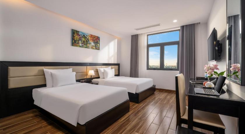 Image of Deluxe Double or Twin Room with City View 6