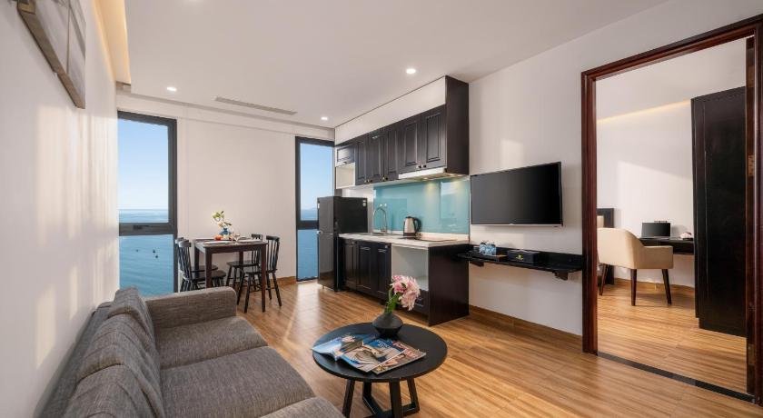 Image of Apartment with Sea View 5