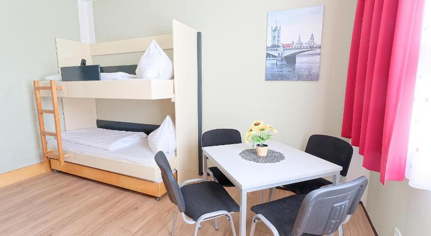 Image of Quintuple Room 4