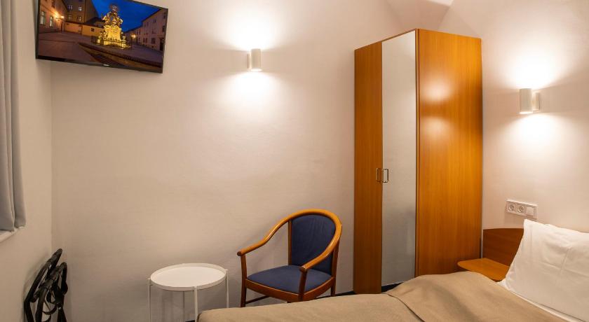 Image of Standard Queen Room 9