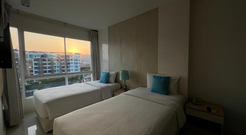 Image of Deluxe Twin Mountain View 13
