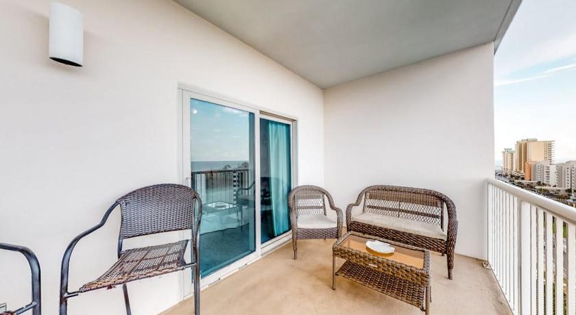 Image of Apartment with Terrace 2