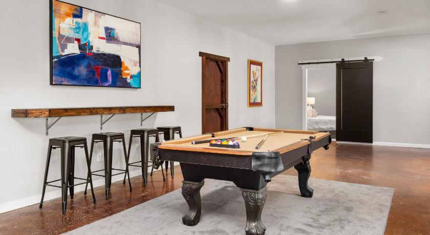 ロイヤル・パインズ (NC) Secluded Luxury Home with Pool and Hot Tub in ASHEVILLE 15 min to Downtown 4つ星 宿泊施設 客室