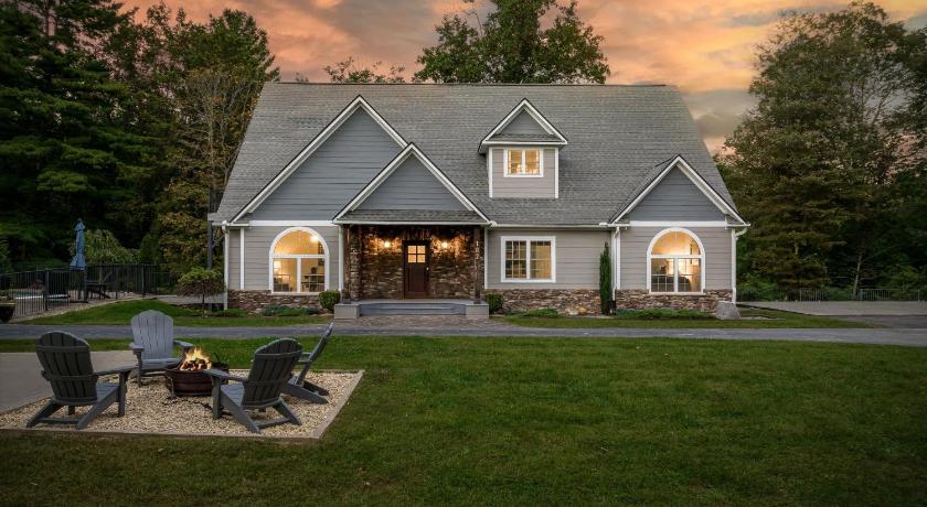 ロイヤル・パインズ (NC) Secluded Luxury Home with Pool and Hot Tub in ASHEVILLE 15 min to Downtown 4つ星 宿泊施設 ロビー