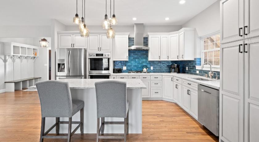 ロイヤル・パインズ (NC) Secluded Luxury Home with Pool and Hot Tub in ASHEVILLE 15 min to Downtown 4つ星 宿泊施設 眺望