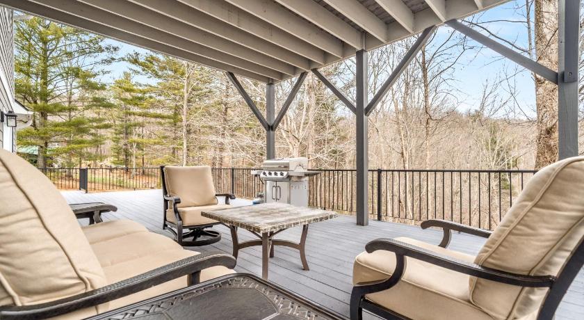 ロイヤル・パインズ (NC) Secluded Luxury Home with Pool and Hot Tub in ASHEVILLE 15 min to Downtown 4つ星 宿泊施設 レストラン