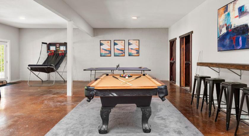 ロイヤル・パインズ (NC) Secluded Luxury Home with Pool and Hot Tub in ASHEVILLE 15 min to Downtown 4つ星 宿泊施設 外観