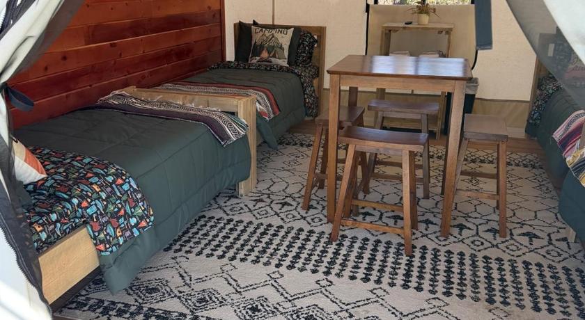 카스빌 (MO) Peaceful Glamping Retreat at Roaring River 3성급 숙소 수영장