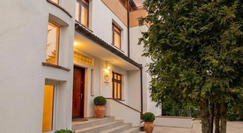 Serenity Apartments and Studios