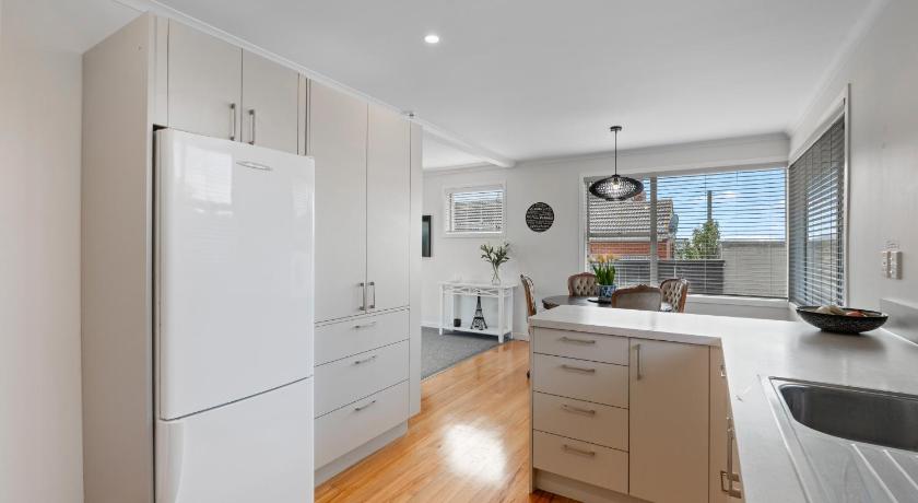 Image of Apartment with Mountain View (253 Highgate) 8