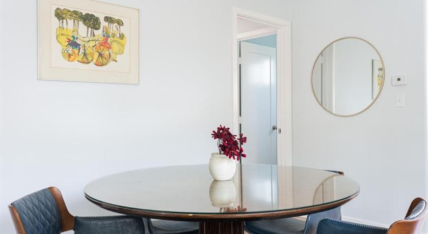 풀러턴 (CA) 4BR Disney Retreat Private Yard Kings Beds Pets OK 4성급 숙소 레스토랑