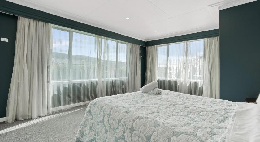 Image of Apartment with Mountain View (253 Highgate) 12