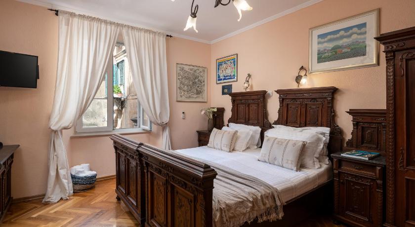 Antaeus Old Town Residence