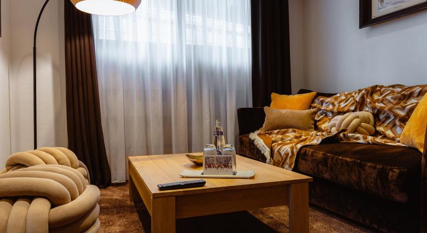 Image of Lounge Suite 9