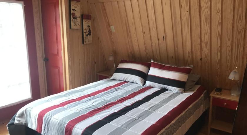 파울리스 아일랜드 (SC) 1 BR Studio Cottage with Kitchenette, Pool, Golf Cart, Private Balcony, Near Beach 숙소 스위트룸
