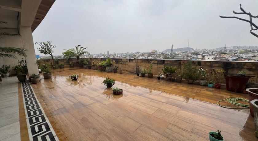 The sun terrace - image 12
