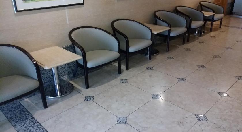 a row of chairs sitting in a room, Hotel New Green Kashiwazaki in Nagaoka