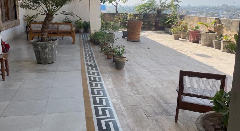 The sun terrace - image 15