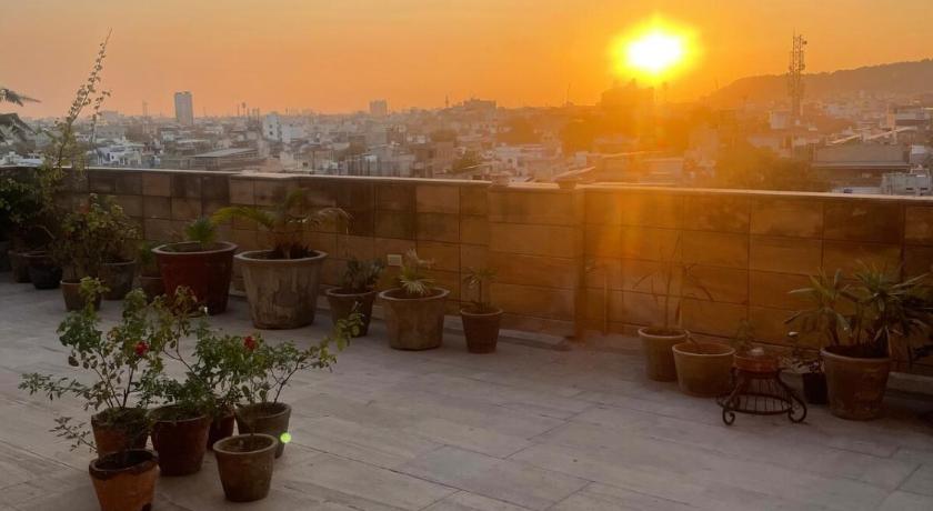 The sun terrace - image 7