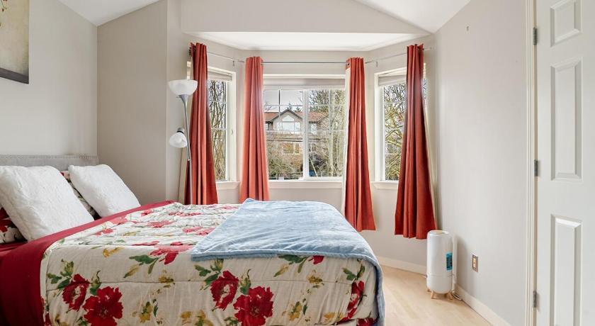 시애틀 (WA) Perfect 3 bedroom 3 and half bathrooms townhome in Greenwood with parking and Rooftop Deck 4성급 숙소 로비