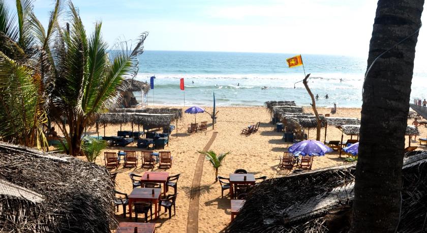 Catamaran Beach Hotel – Hikkaduwa, CO