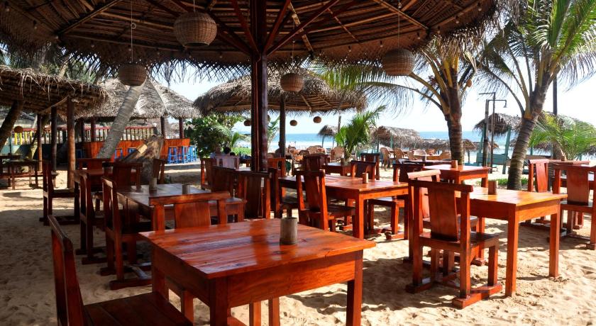 Catamaran Beach Hotel – Hikkaduwa, CO