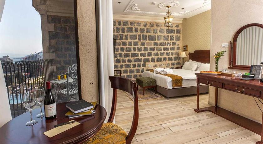 Image of Executive Balcony 1