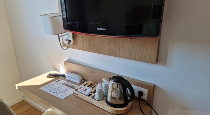 Image of Triple Room with One Double Bed and One Single Bed 15