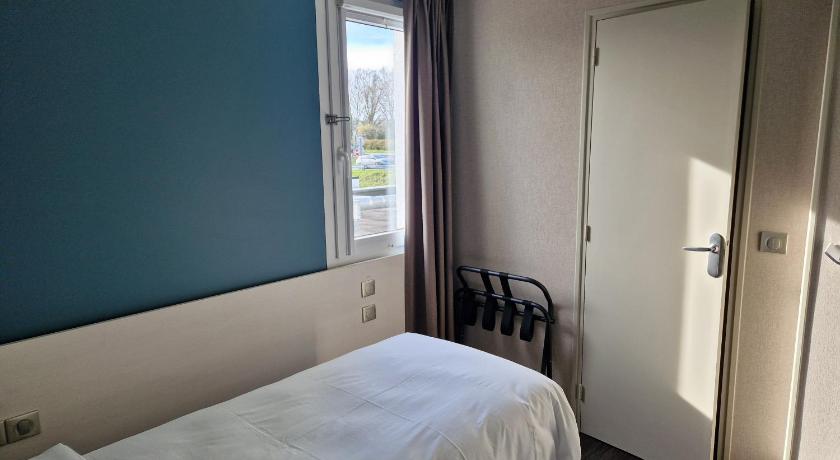 Image of Triple Room with One Double Bed and One Single Bed 14