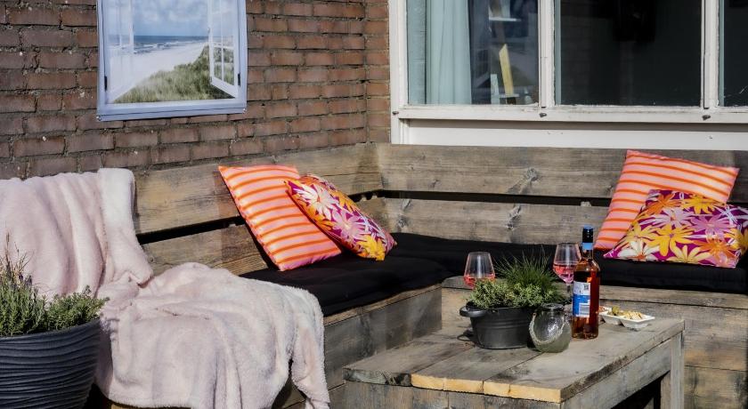 6-persoons huis met omheinde tuin vlakbij strand, hond welkom