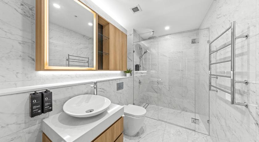 Image of 3-Bedroom, 3-Bathroom Split-Level Sky High Executive 16