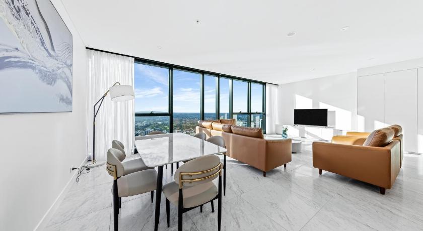 Image of 3-Bedroom, 3-Bathroom Split-Level Sky High Executive 6