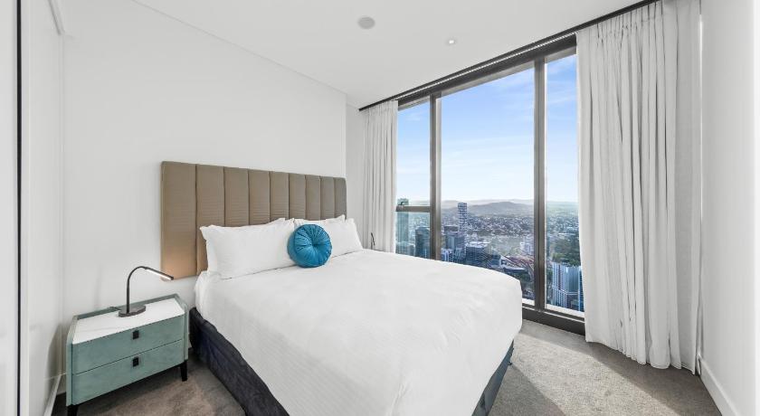 Image of 3-Bedroom, 3-Bathroom Split-Level Sky High Executive 0
