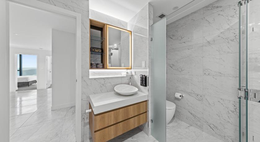 Image of 3-Bedroom, 3-Bathroom Split-Level Sky High Executive 14