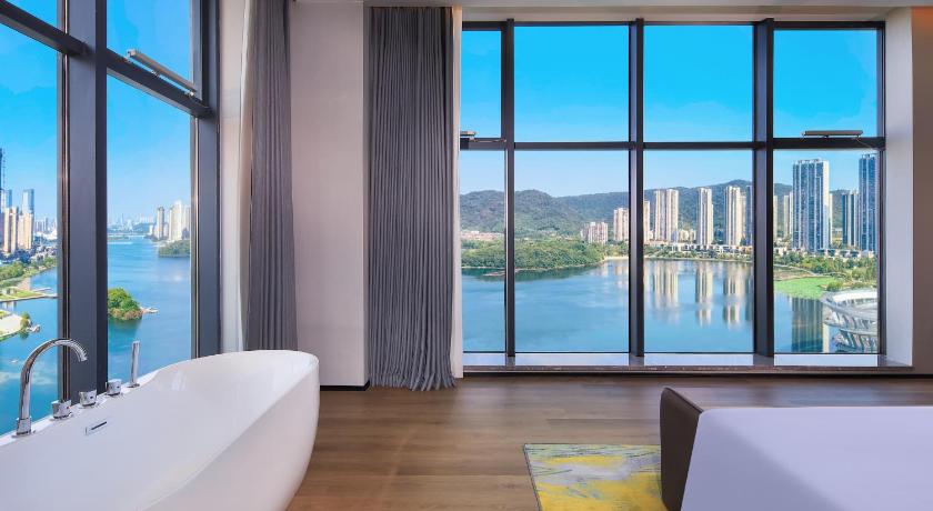 Changsha 长沙梅溪湖麦客达温德姆湖景酒店 Hotel view