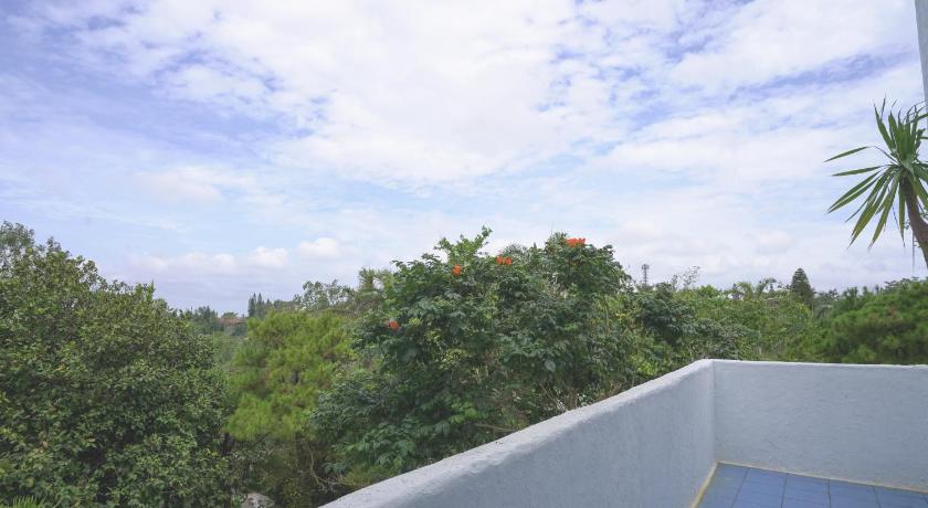 Image of Three-Bedroom Deluxe Apartment 13